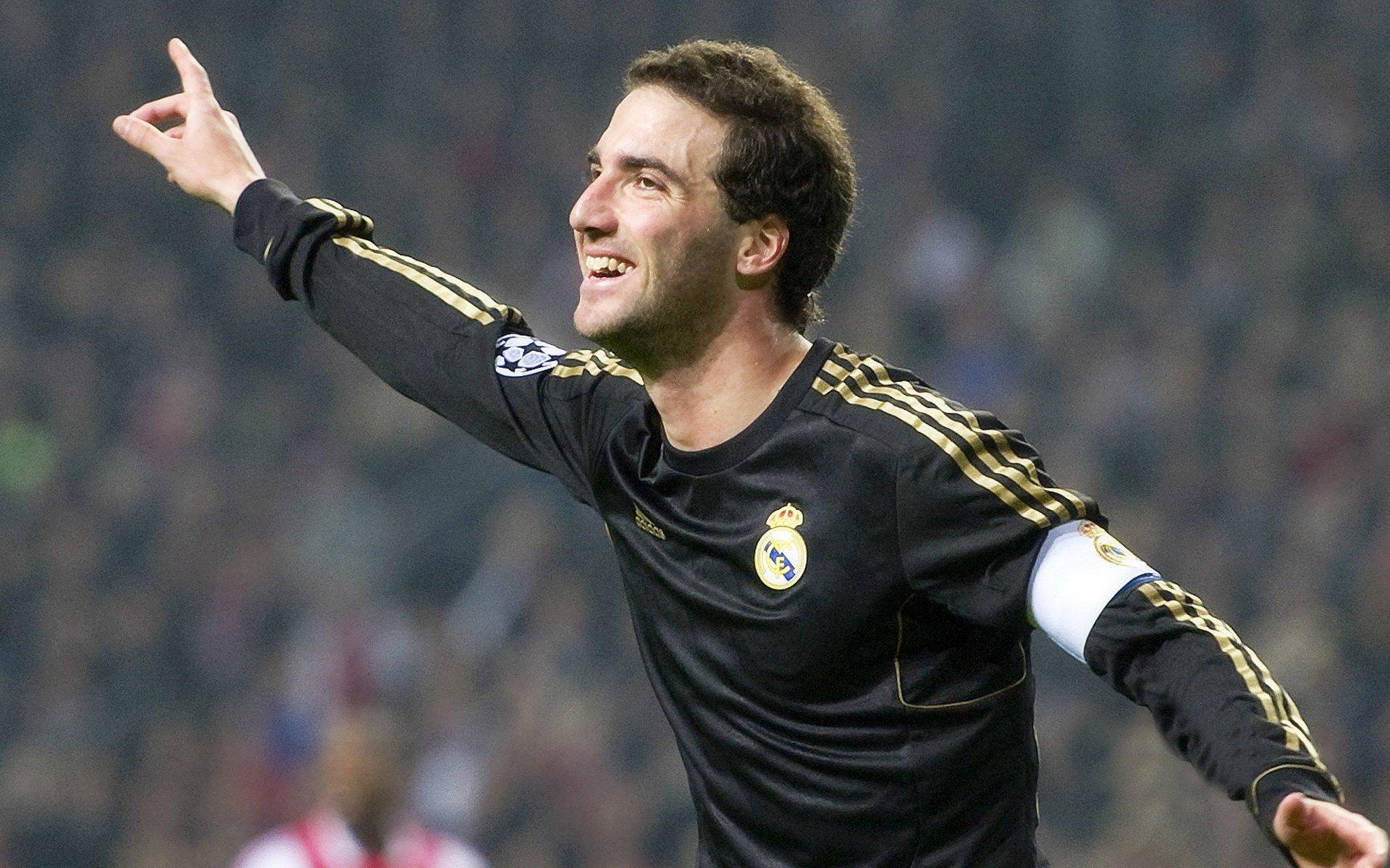 拉塞尔关键三分锁定胜局，湖人主场险胜掘金迎系列赛转折点