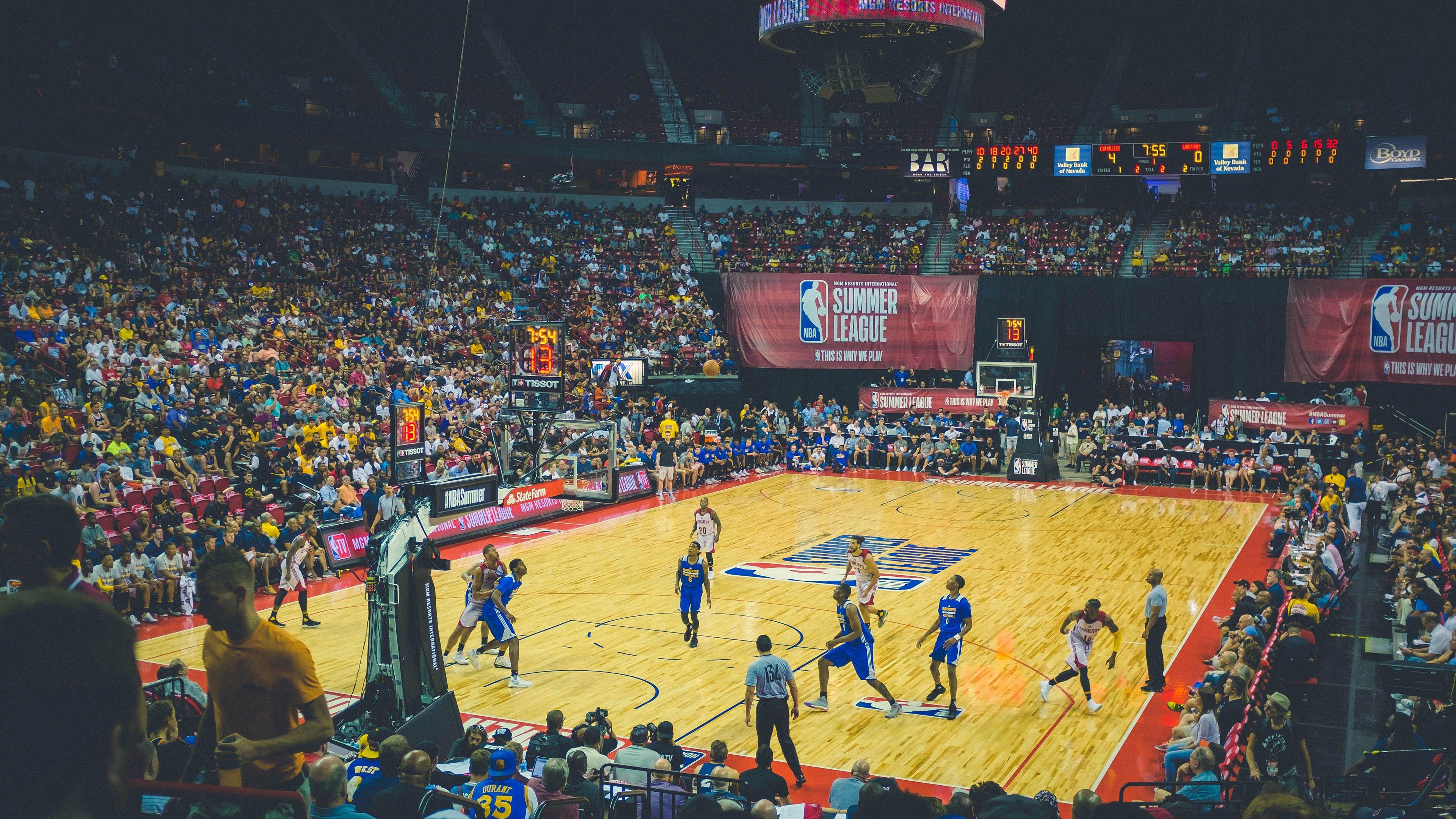 詹姆斯，特朗普是在利用体育来分裂美国人民